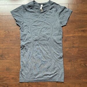 Women’s Lululemon Tee